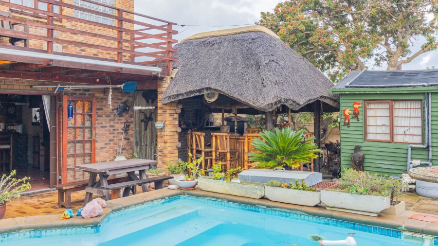 5 Bedroom Property for Sale in Sandbaai Western Cape
